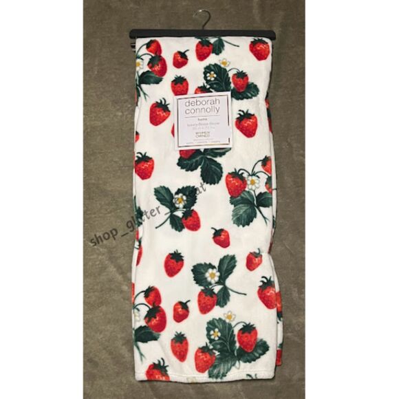 NWT Deborah Connolly Strawberry Plush Throw Blanket 50x70 Viral - Picture 1 of 3